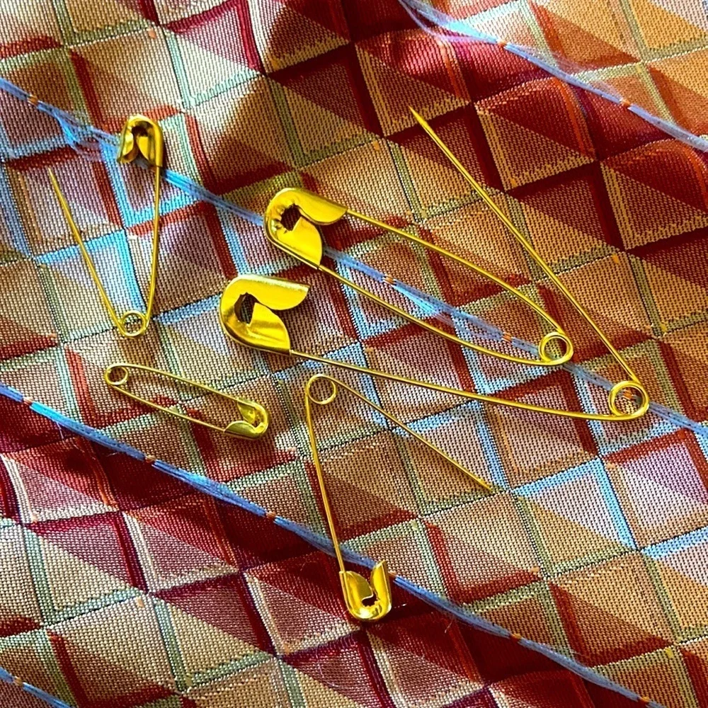 🙀Clothing Photos Kit~5 Safety & 5 Cloths Pins, 1 Tape Measure (Want 1 Just Ask) - Picture 4 of 16